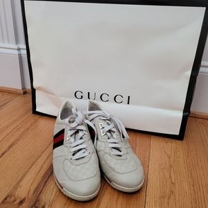 Gucci , Taupe, Euro: 38.5